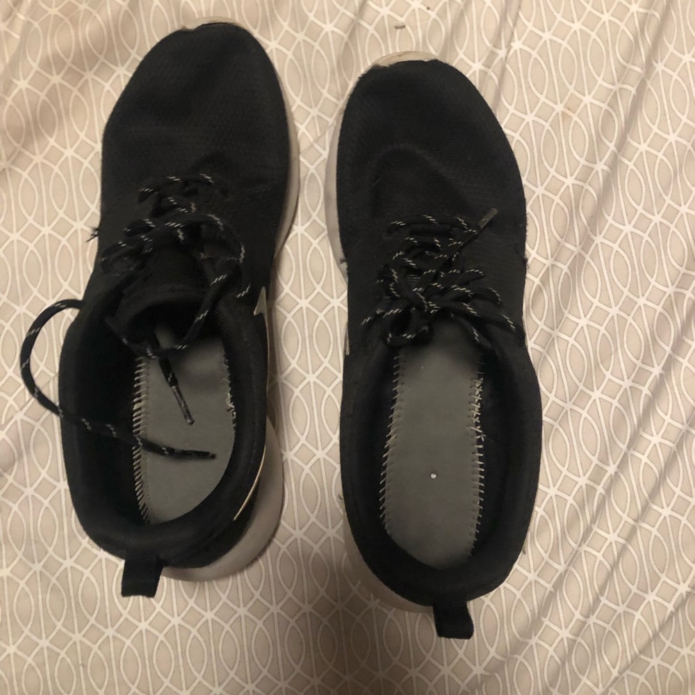 black roshes